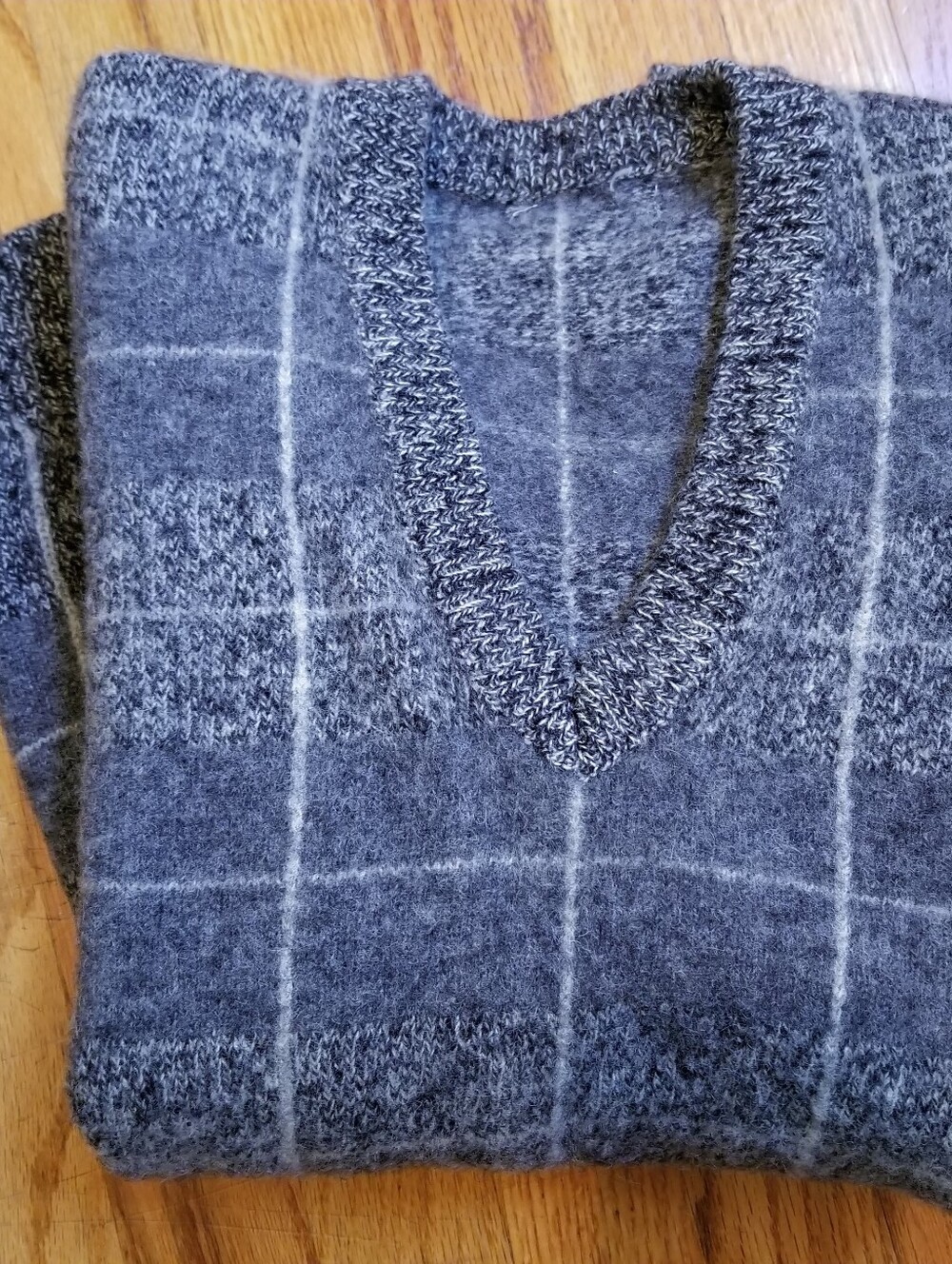 Vintage 1987 South Korean Gray Window Pane V-neck Wool Sweater From INDI BRAND